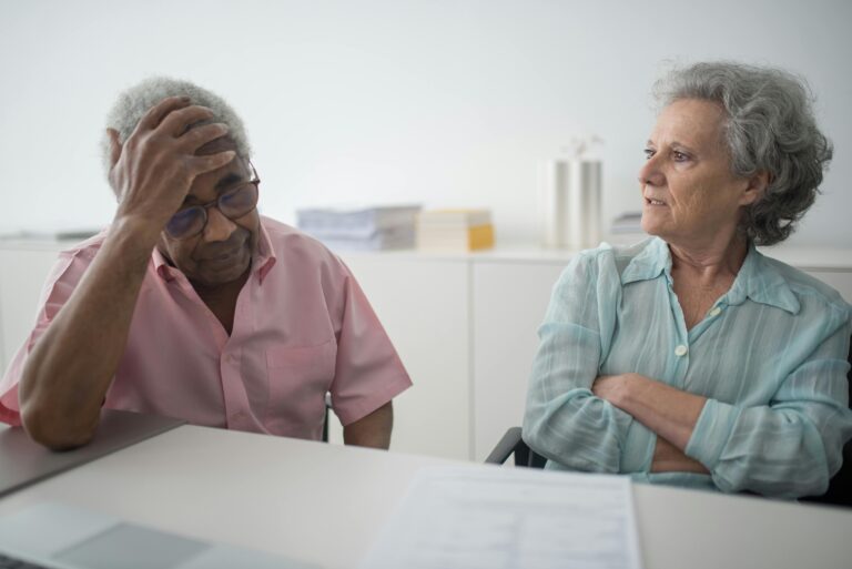 Reajuste abusivo de plano de saúde em idosos: saiba quando é ilegal e como reduzir o valor